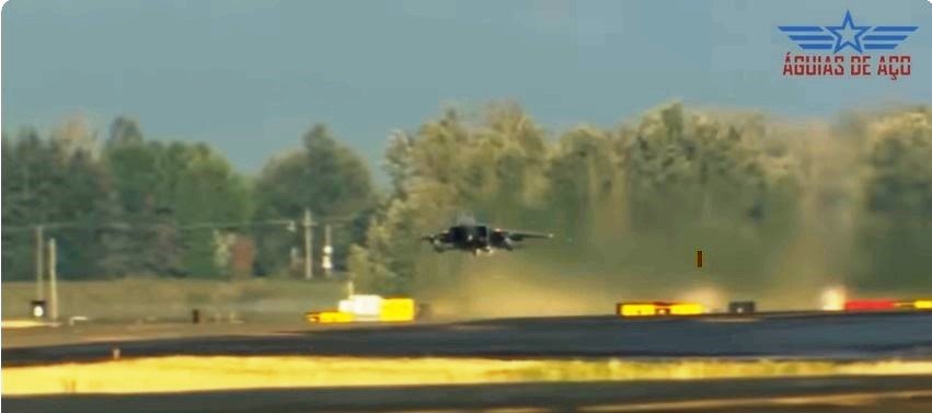 Decolagem-Americana-dos-Cacas-F-15C-Eagle_Imagem-Aguias-de-Aco