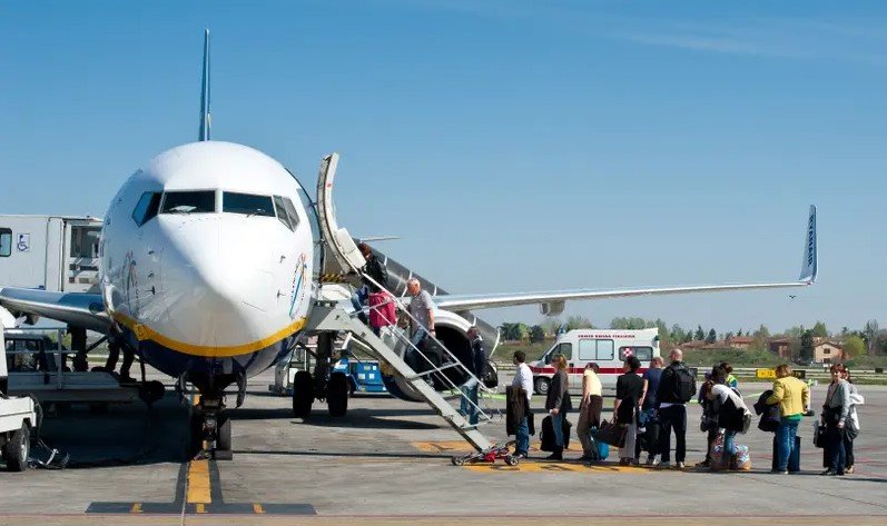 Embarque-Passageiros-lado-Esquerdo-Aviao-Comercial_Foto-Internet