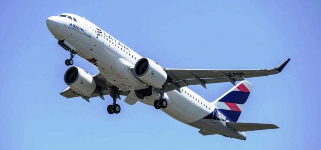 Aviao-Airbus-A-320-LATAM_Imagem-Latam