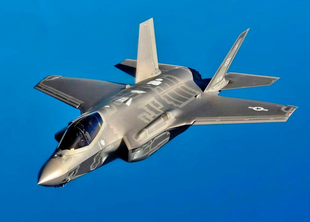 F-35A_flight_Imagem-Wikipedia