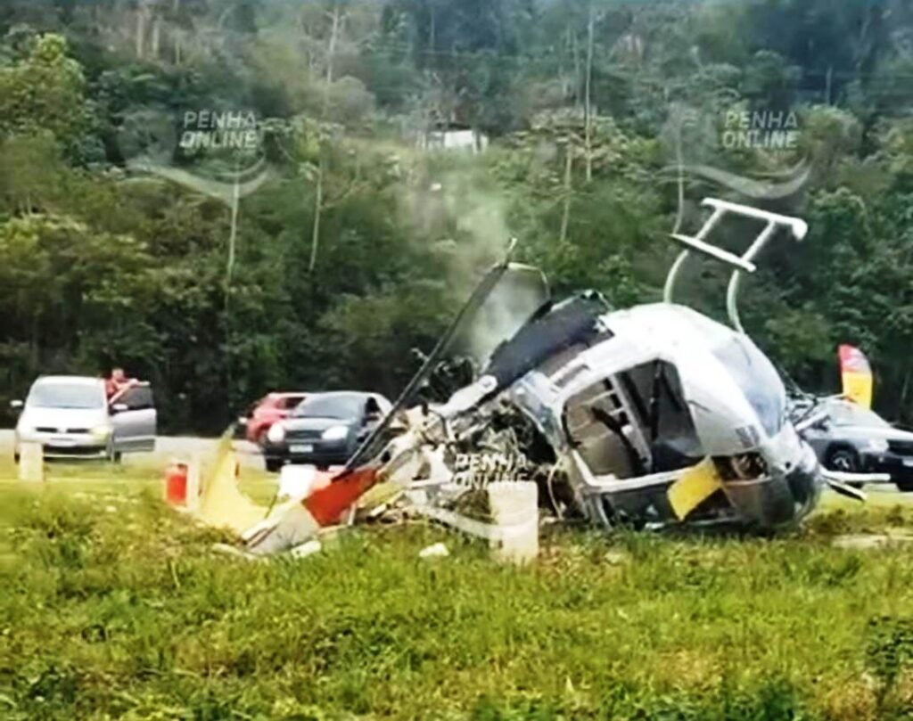 Queda-Helicoptero-na-cidade-de-Penha-SC_Imagens-Penha-News.