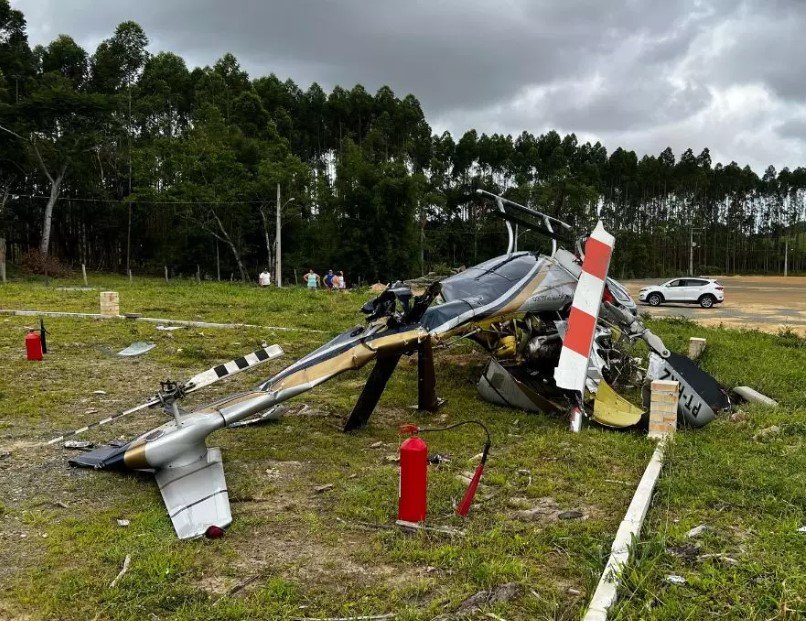 Queda-Helicoptero-na-cidade-de-Penha-SC_Imagens-Penha-News