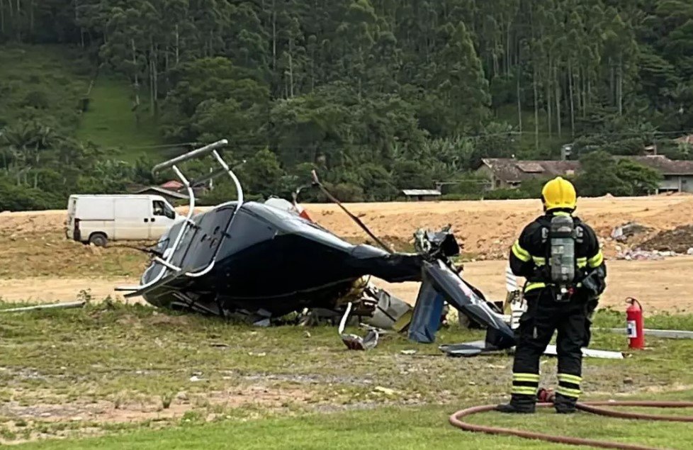 Queda-Helicoptero-na-cidade-de-Penha-SC_Imagens-Penha-News