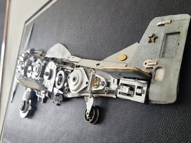 Quadro com Avião P-51 Mustang em metal com material reciclável