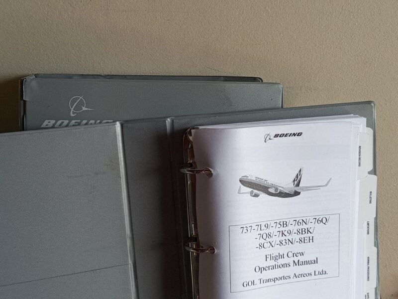 Manual do Avião Boeing 737 (original) 2 volumes completo