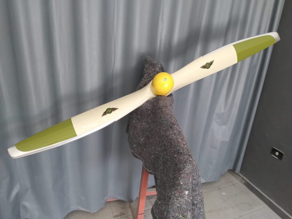 Réplica de Hélice feita em Fibra de Vidro bipá, do avião Piper J-3 CUB. Com ou sem Spinner