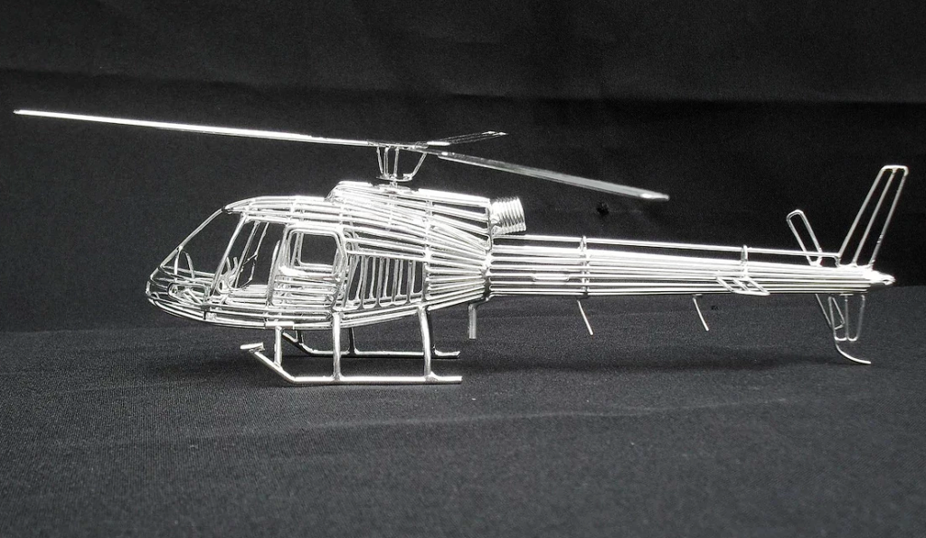 Maquete de Avião, Helicóptero e Balão em Aramado
