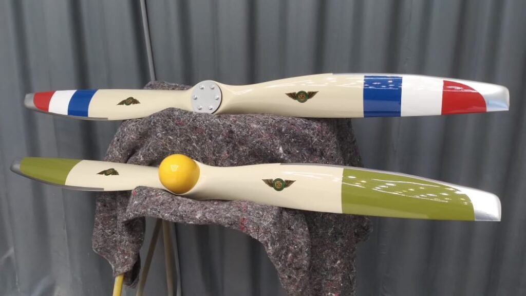 Réplica de Hélice feita em Fibra de Vidro bipá, do avião Piper J-3 CUB. Com ou sem Spinner