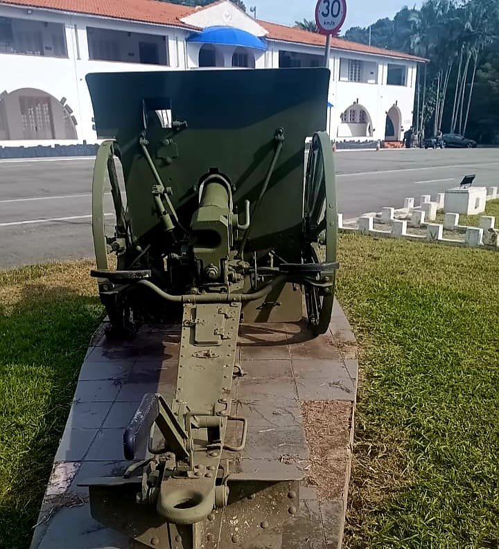 AeroJota_Canhao-Artilharia-KRUPP-75mm-exposto-em-frente-ao-Predio-Cmdo-BASP