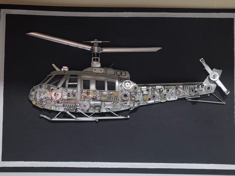 Quadro montado em 3D do Helicóptero Multi Missão Bell HU-1H Iroquois