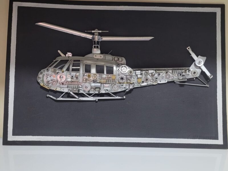 Quadro montado em 3D do Helicóptero Multi Missão Bell HU-1H Iroquois