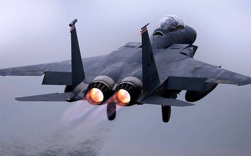 Decolagem-Americana-dos-Cacas-F-15C-Eagle_Imagem-Aguias-de-Aco