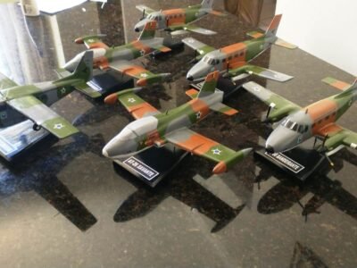 Maquete de Aviões Militares e Civis feito Artesanalmente em Madeira