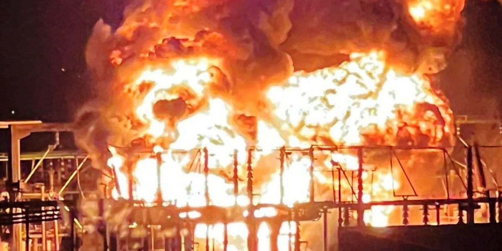 Incendio-na-Sub-Estacao-de-Energia-Eletrica-de-Londres