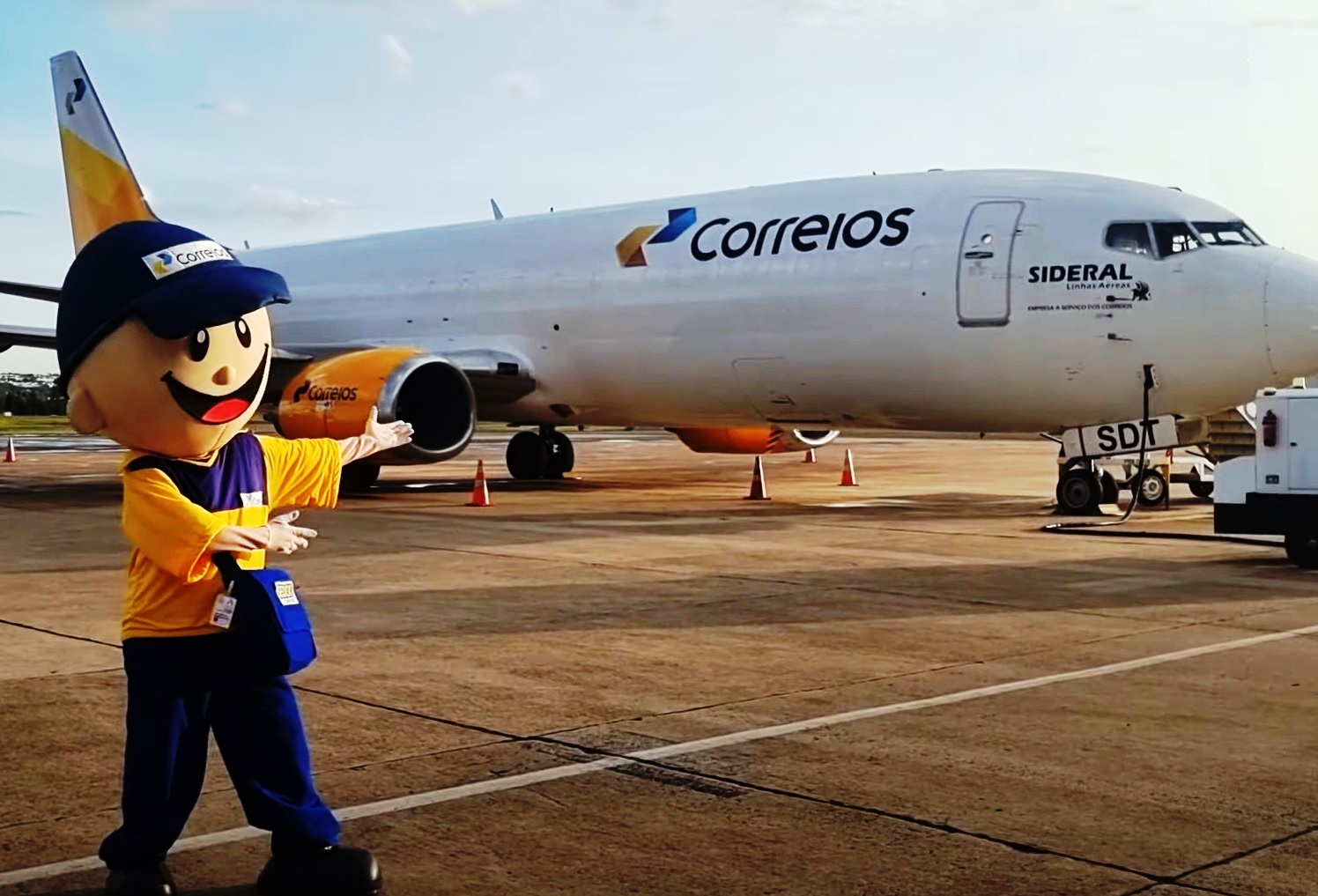 Aviao-terceirizado-com-as-cores-do-CORREIOS