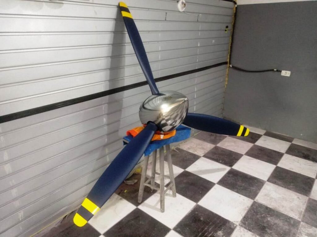 Helice-Tripa-com-Spinner-Replica-em-Fibra-de-Vidro_AeroJota-Classificados
