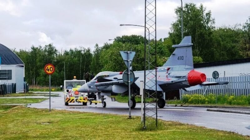 Caca-GRIPEN-FAB-4110-a-caminho-do-Brasil_Foto-AViacao-em-Floripa