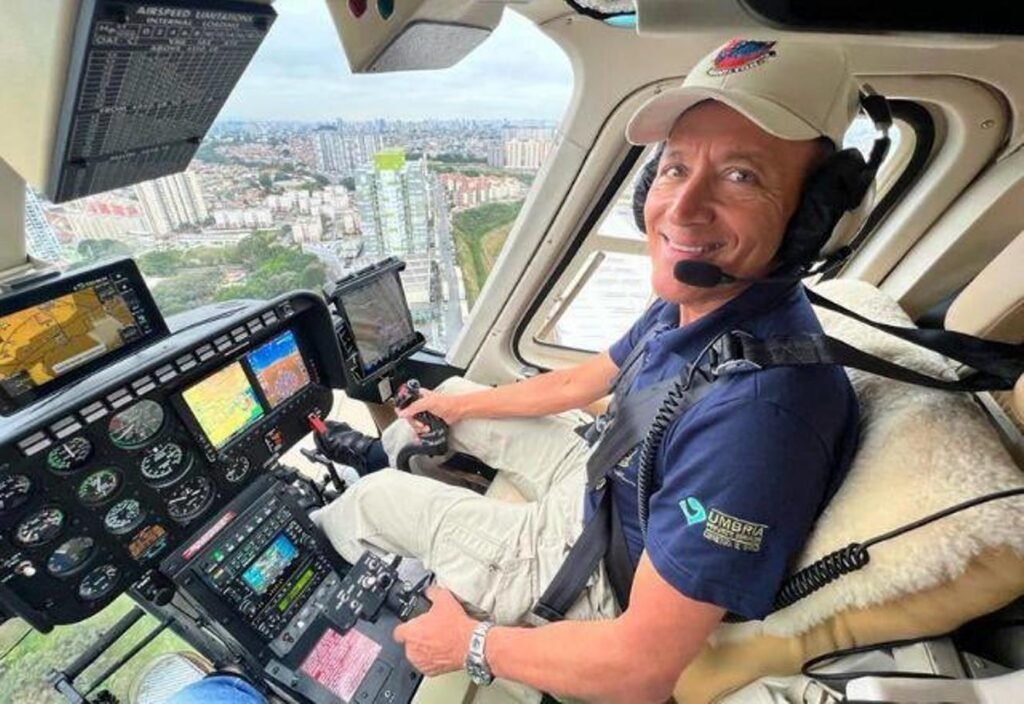 Comandante-Hamilton-surpreende-fa-no-Dia-das-Maes-com-voo-de-helicoptero