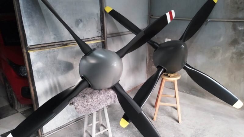 Helice-Quadripa-com-Spinner-Replica-em-Fibra-de-Vidro