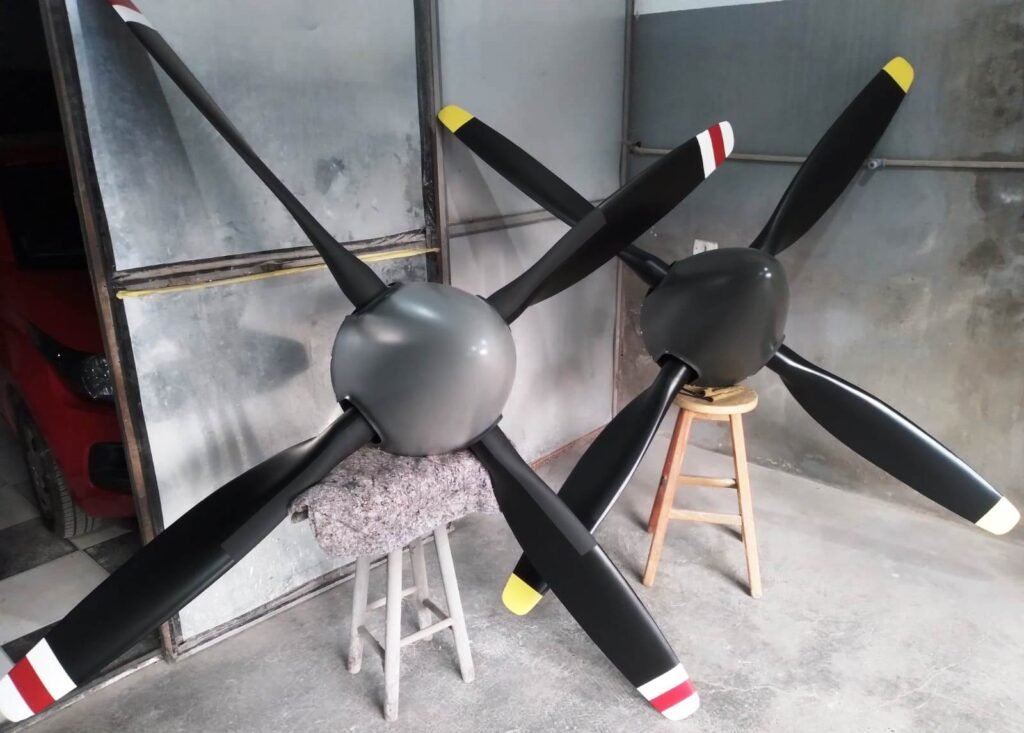Helice-Quadripa-com-Spinner-Replica-em-Fibra-de-Vidro