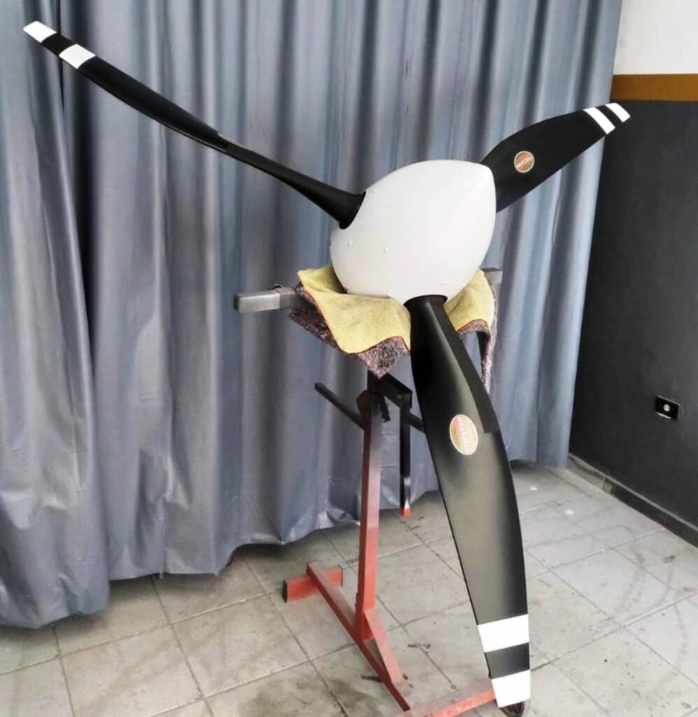 Helice-Tripa-com-Spinner-Replica-em-Fibra-de-Vidro