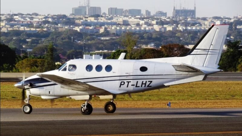 Aviao-King-Air-E90-PT-LHZ.