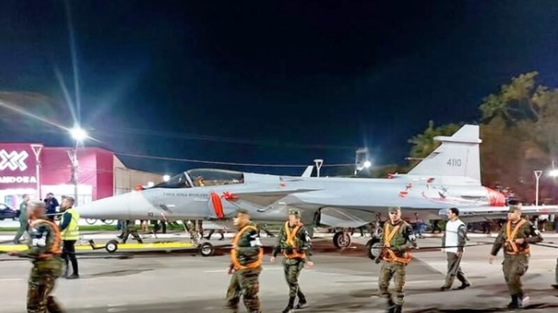 Desembarque-do-Gripen-F-39E-FAB-4110_Credito-Aviacao-em-Floripa