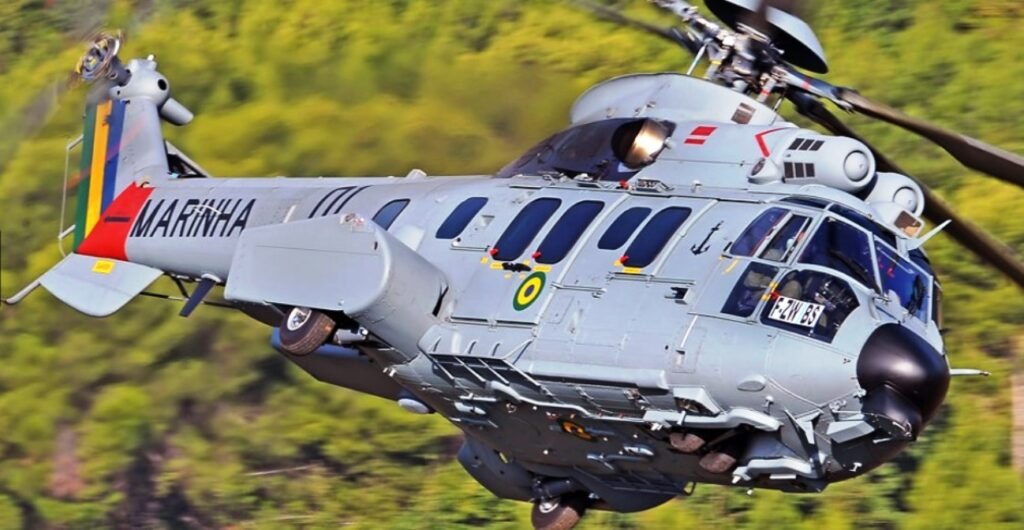 Helicoptero-da-Marinha-4101-Super-Cougar-na-versao-AH-15B
