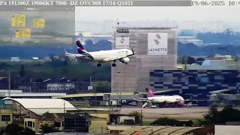 LATAM-8118-faz-pouso-de-emergencia-em-Porto-Alegre_Imagens-BrAMIGOS.j