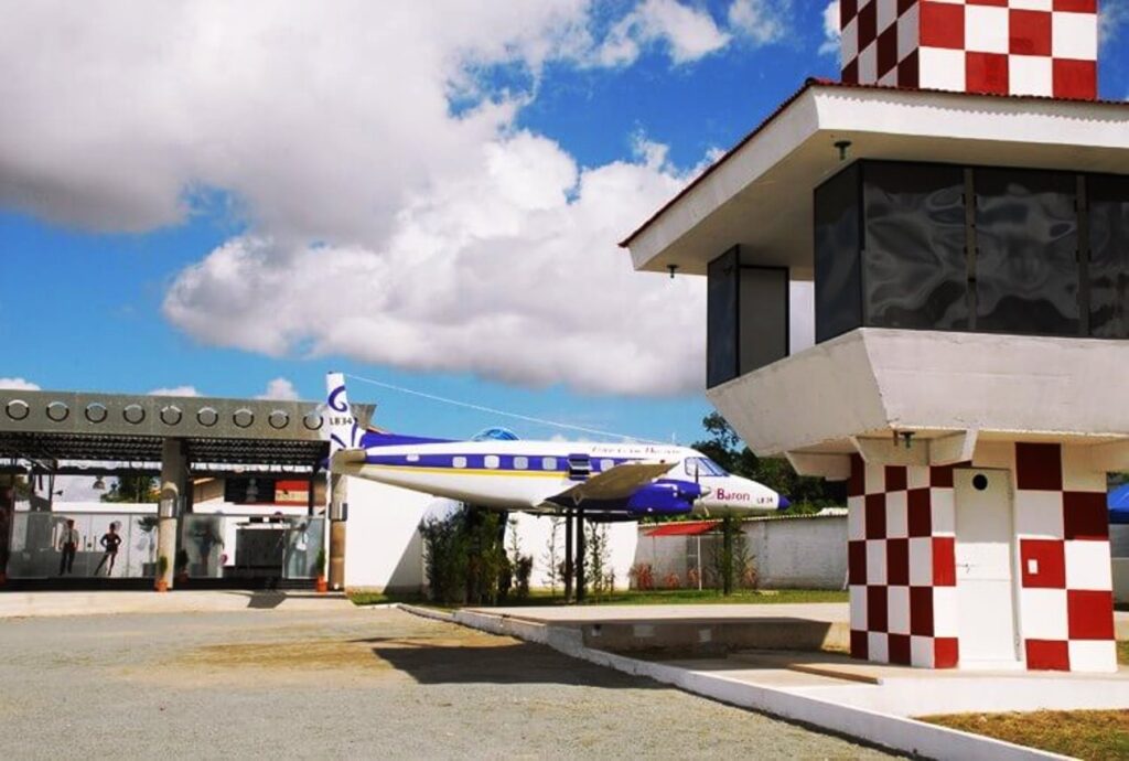 Aviao-Bandeirante-transformado-em-Suite-de-Motel-na-cidade-de-Recife-PE