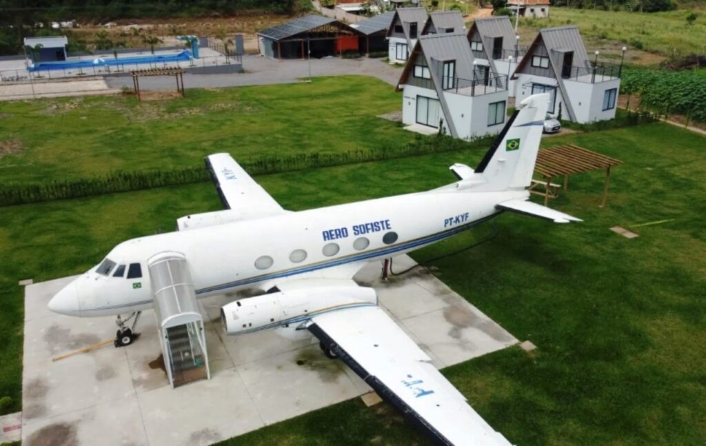 Aviao-Gulfstream-G159-que-virou-suite-de-pousada-no-ES.