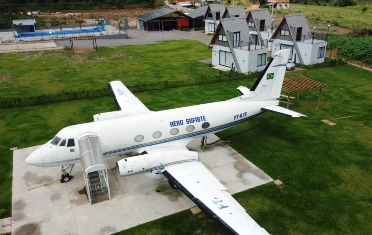 Aviao-Gulfstream-G159-que-virou-suite-de-pousada-no-ES.