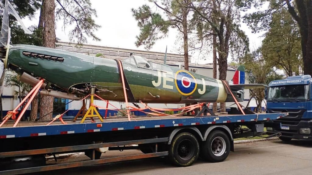 Aviao-Spitfire-recem-chegado-ao-PAMA-SP-para-ser-montado