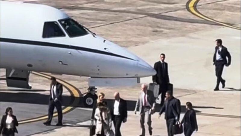 Aviao-da-FAB-trazendo-janja-para-consulta-medica-a-SP