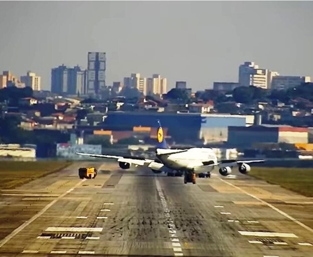 Boeing-747-8i-Pousa-em-Mayday-em-Guarulhos_Imagens-Golf-Oscar-Romeo.