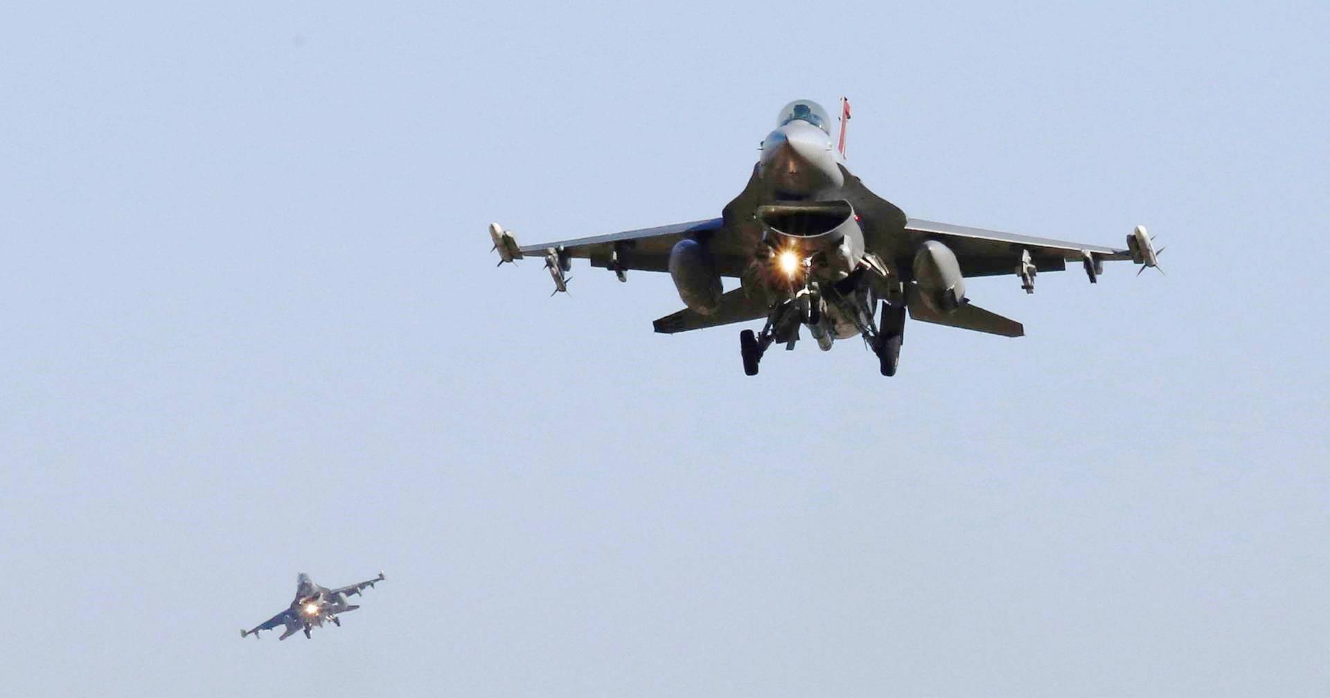 Cacas-F-16-da-Tailandia-Ataca-o-Camboja