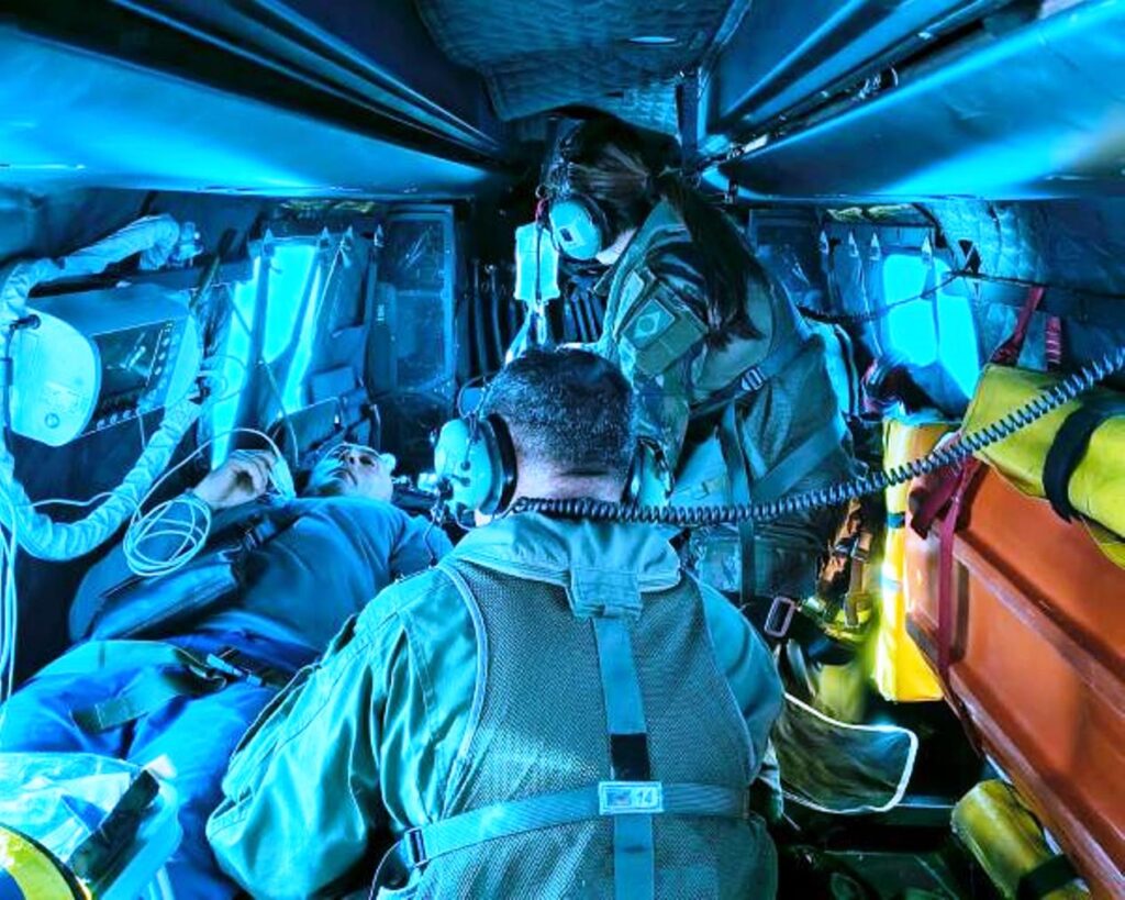 FAB realiza resgate em Alto Mar com o H-36 Caracal_Foto FAB