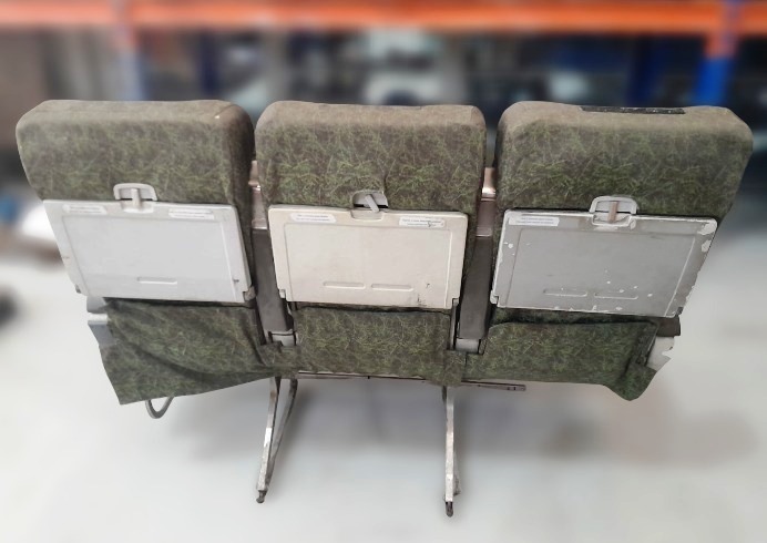 Assento para passageiro avião Boeing 737-300 em tecido. Uma fileira 3 assentos
