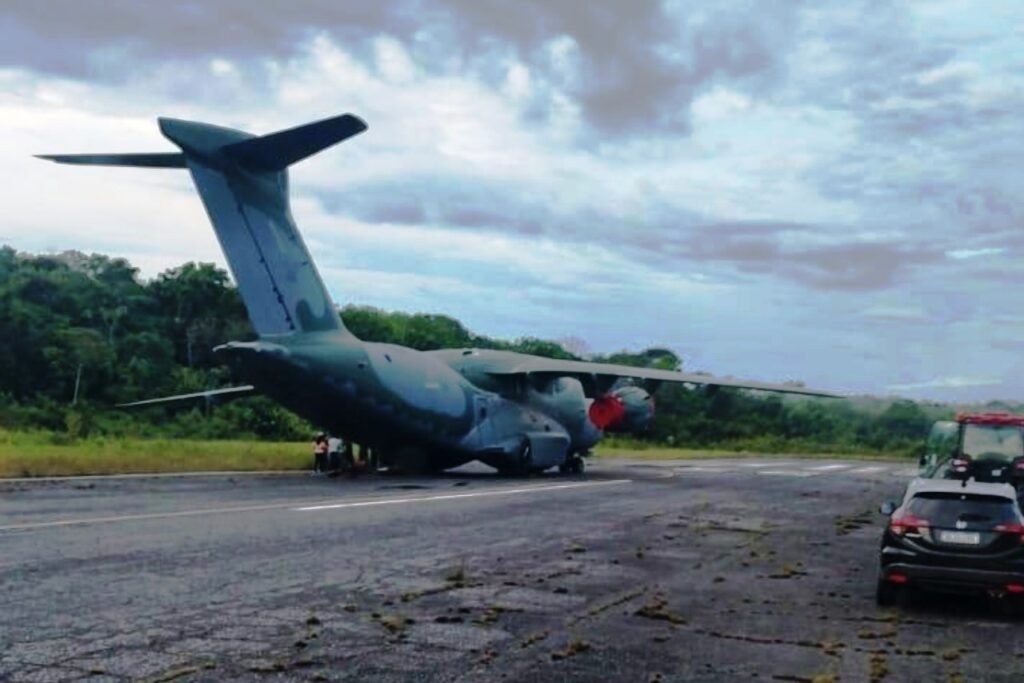 KC-390-FAB-2589-que-afundou-trem-de-pouso-direito-em-Breves-PA_Foto-Rede-Sociais