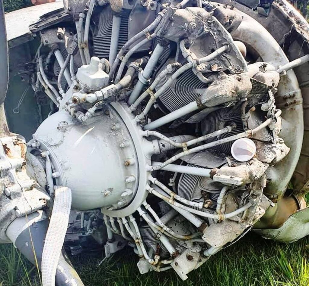 Motor Radial do Varig PP VBF destruído no Galeão-RJ.