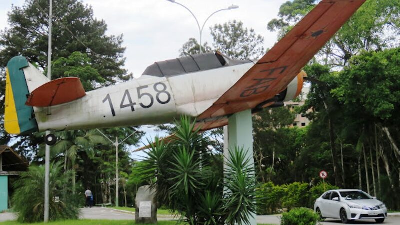 NA-T-6D-FAB-1458-na-cidade-de-Brusque-SC_Imagem-Marcelo-Lobo-Aviacao-em-Floripa