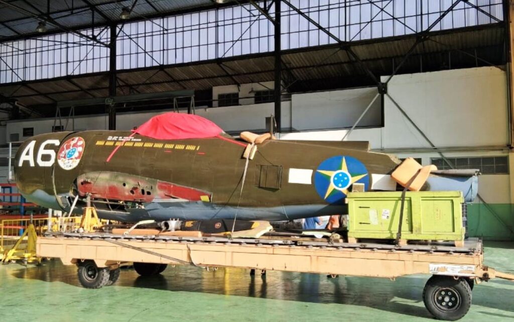P-47D-Thunderbolt-A6-FAB-4120-chega-a-Sao-Paulo-de-KC-390-FAB-2859