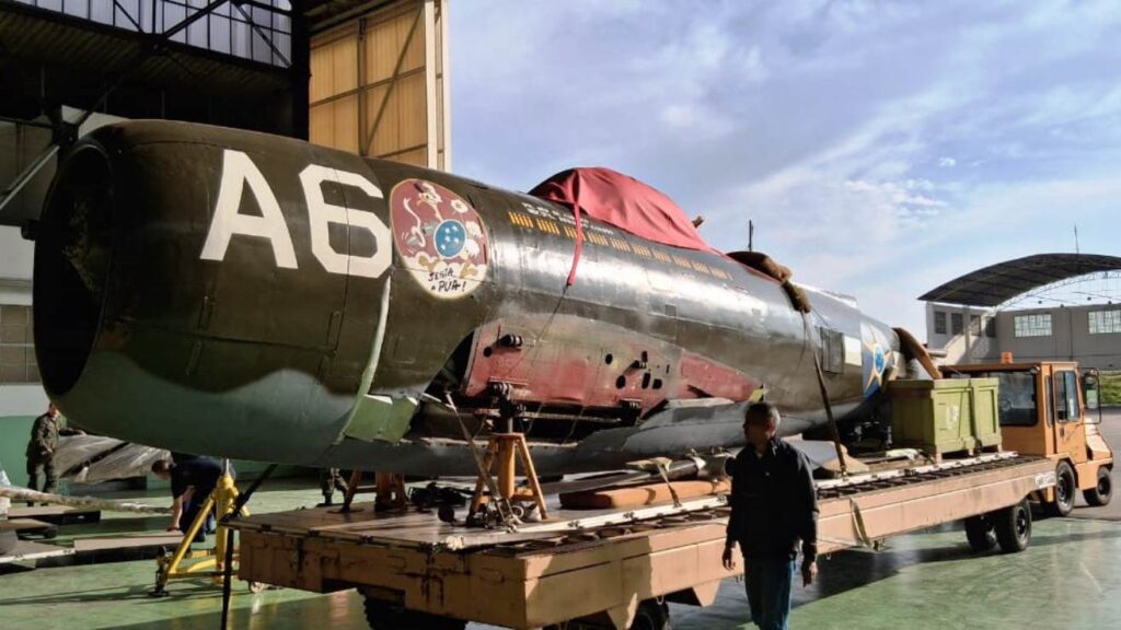 P-47D Thunderbolt A6 FAB 4120 chega a São Paulo de KC 390 FAB 2859