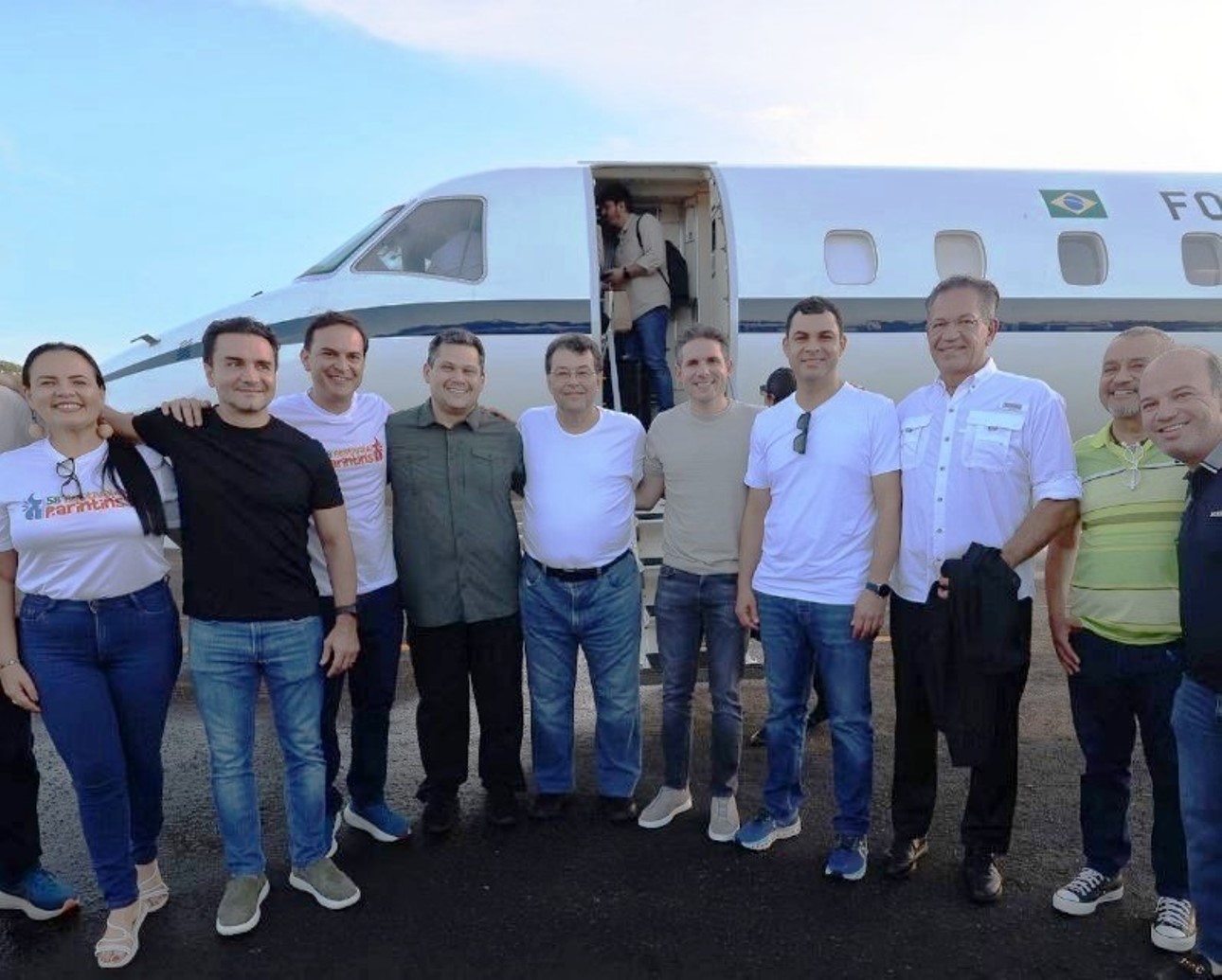 Politicos-viajando-de-aviao-da-FAB-para-assistir-festival-folclorico_Foto-instagram-Eduardo-Braga-AM
