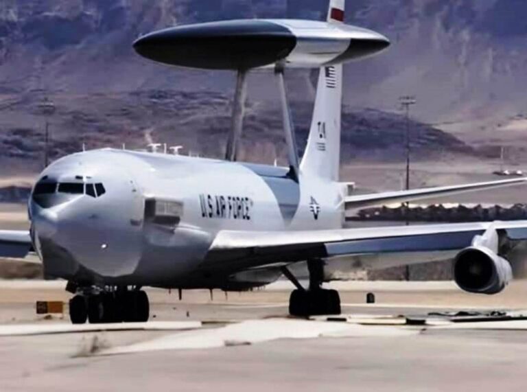 Aviao-Boeing-707-E3-usado-para-vigiar-a-Venezuela-pelos-EUA