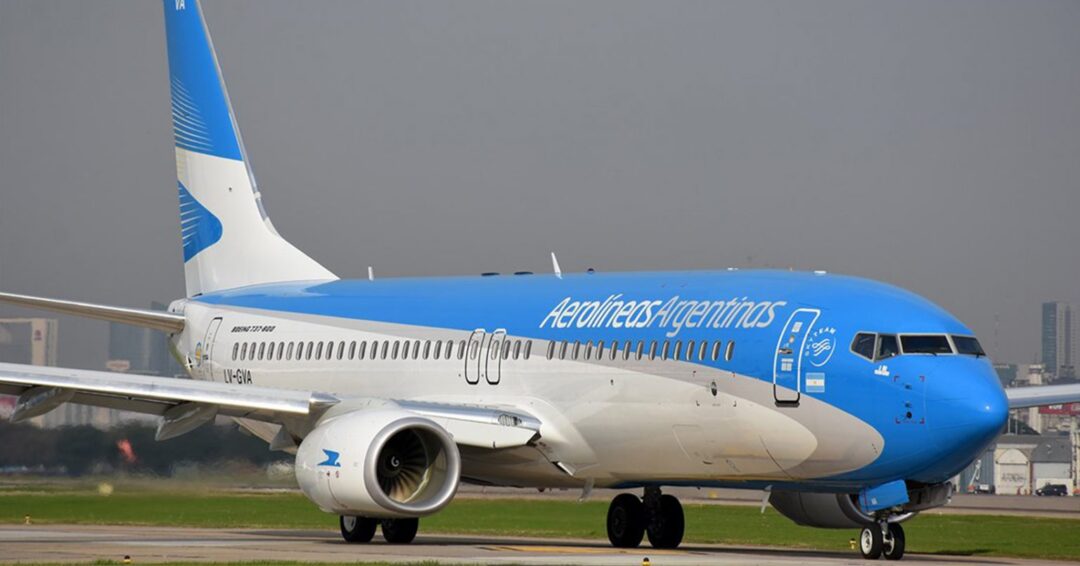 Avião Boeing 737-800 da Aerolineas Argentinas autorizada pela ANAC a expandir rotas no Brasil