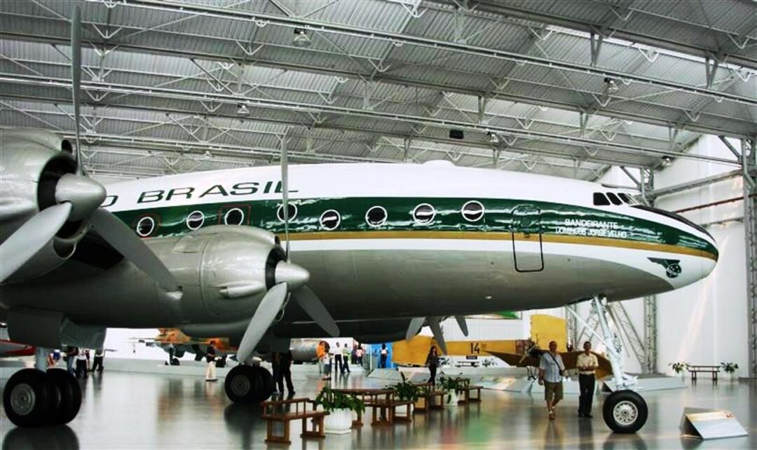Avião Constellation que virá para o Museu Aeroespacial Paulista