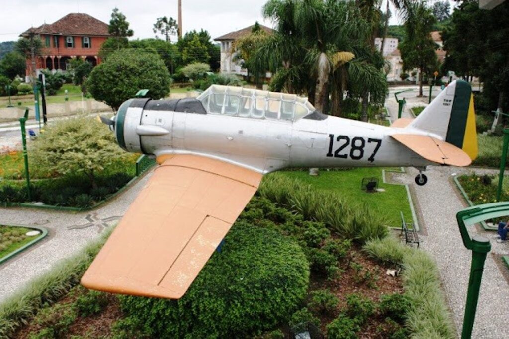 Avião NA T-6 na cidade de Rio Negrinho-SC_Imagem Aviação em Floripa
