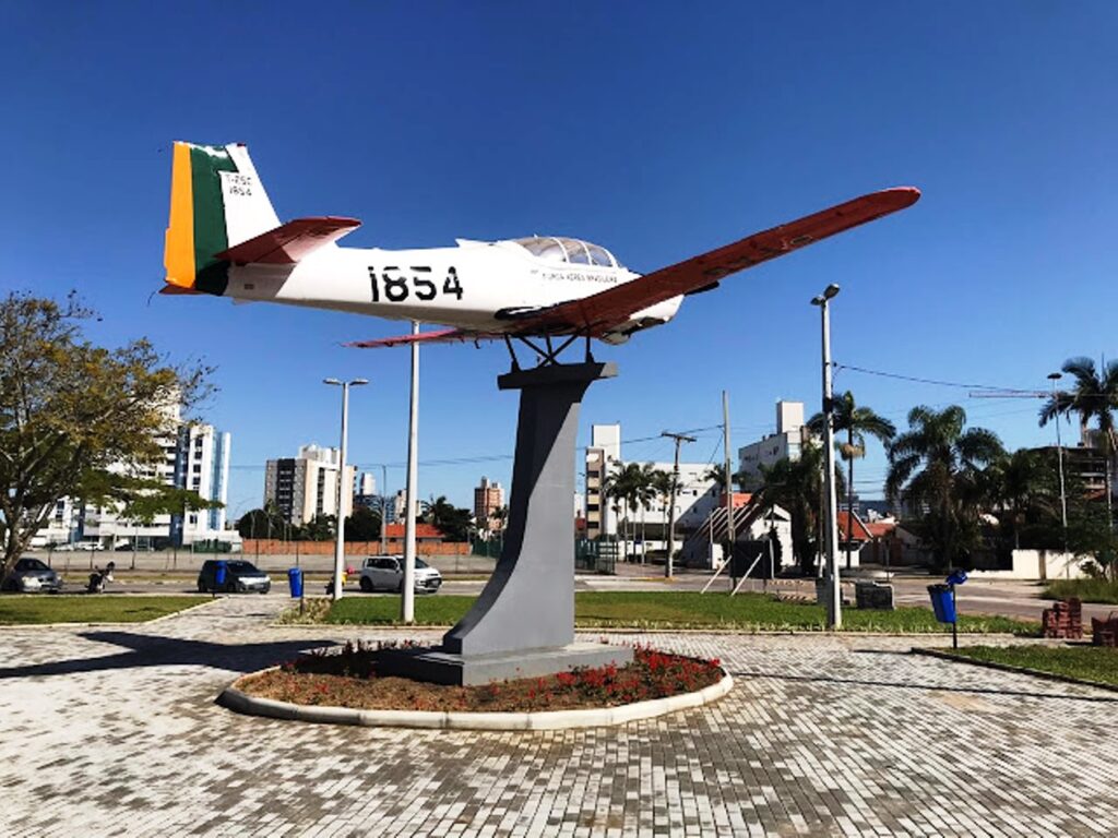 Aviao-T-25-Uiversarl-1854-em-Tubarao-SC_Imagem-Aviacao-em-Floripa
