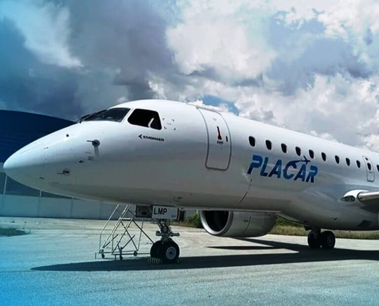 Avião da PLACAR Linhas Aéreas pronto para fazer fretamento para times de futebol
